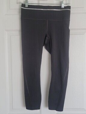 Athleta Sonic Capri Athletic Leggings In Dark Gray
